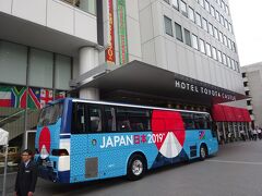 ナミビア代表が乗るバスが待機していました。