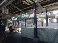すぐに最初の停車駅、新今宮駅に停まる。