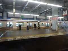 岸和田駅に停車。