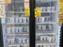 ダイヤモンドヘッドからの帰りは停留所何ヶ所かに止まるので途中下車して ダイヤモンドヘッドマーケットグリルとかに寄りたかったが、降りると次のトロリーまで40～50分待ち  待つのが嫌いなパパと娘には受け入れられず  ロイヤルハワイアンセンターまで乗車