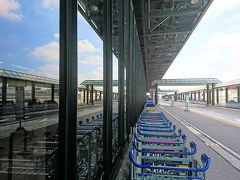 ホテルから成田空港までは無料送迎がついていている。我々が利用した時間帯の送迎車の利用者は我々家族３名と他１名のみだった。