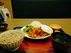 夕食は宿から少し行った所にあるショッピングセンターの中にあった｢大戸屋｣にて。
いや、宮古島まで来て大戸屋…とも思ったのですが、取りあえずお腹に入れば良いのです♪
美味しかった～！