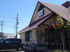 事前に母から「松阪牛が食べたい」と

たまに姉夫婦とも旅行する両親
「いつもガイドブックのお店に連れて行ってくれるけど、駐車場で並び お店で並び、結構疲れるのよね、アレ」と母がこぼした。

おし！ではノンストップで席までご案内します！！(￣皿￣ )

ということで予約したのは
松坂牛焼肉「一升びん」鈴鹿店

雰囲気は発祥のお店 平生町店がいいのだけど
時間と行程を考えて鈴鹿にしました
http://www.issyoubin.com/

