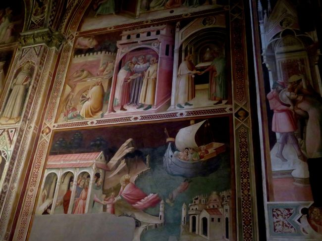 下段は空飛ぶ船かと思いました（笑）。<br />遠近法滅茶滅茶ですね（笑）。