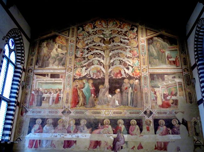 そして上部には「十字架の樹」が描かれています。<br /><br />これもタデオ・ガッディが描きました。