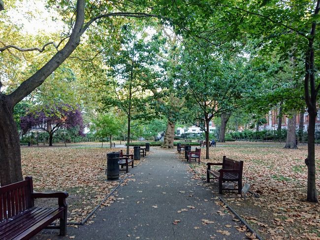 最終日の朝はホテル近くの公園を散歩。まだ9月上旬だけど、ロンドンは秋の様な気候。