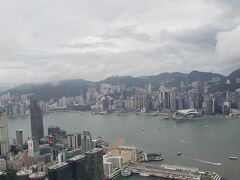 sky100に登りました。上空から見る香港の様子は新鮮です