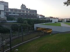 トリンダーデ駅、駅舎上の広場。