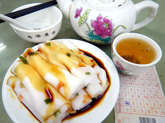 好物の腸粉。<br />エビ腸粉かと思いきや、まさかの具無し（￣□￣lll）<br /><br />腸粉は好きだけど、皮ばっか山盛りはツライ・・