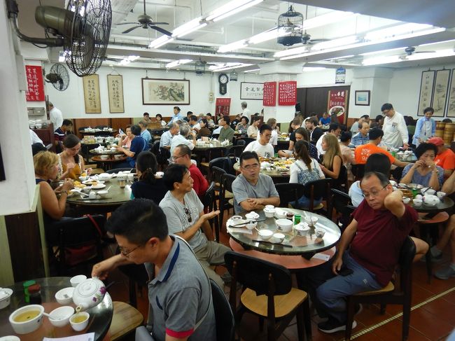 店内も以前と全く同じ。<br />ワゴンを運ぶオバチャンも同じ（^^;