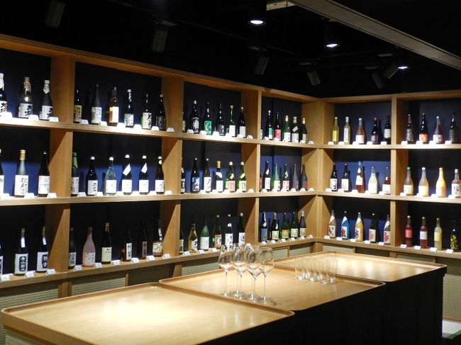 新進気鋭のアーティストやクリエーターのお店と思われるギャラリー、雑貨屋、食材屋など、感度の高い個性的なお店がたくさん。<br /><br />日本酒のお店も♪