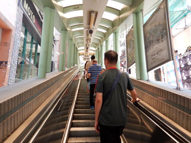 壁絵を堪能したら、ヒルサイドエスカレーター。<br />ベタなアトラクションですが、なにげに初めて。