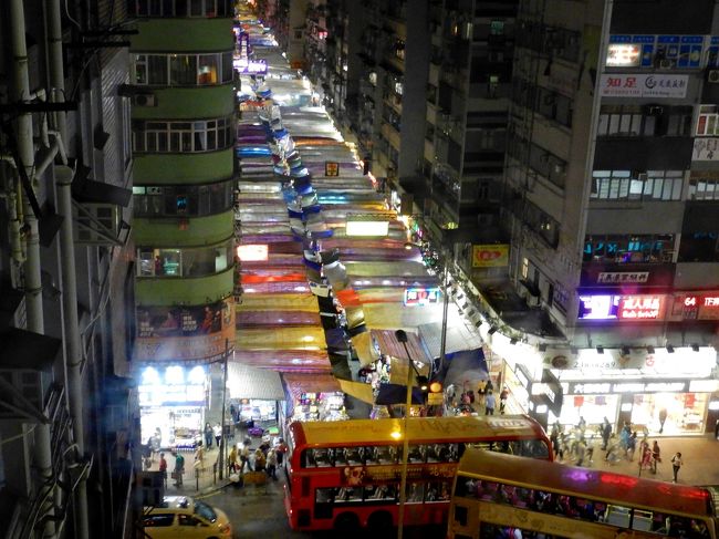 「お母さん！台風で韓国→日本便がヤバいみたい！」<br />宿に戻って女人街のネオンを眺めていると、こぶぞうさんから連絡が。なにぃ～!!<br /><br />調べてみると、確かにマズそう。<br />香港→ソウルはOKだけど、月曜のソウル→東京は欠航か遅延でPM出勤ができないかも・・<br />（実際はもっとヒドかった）<br /><br />そこで急遽予定変更、ソウルへは寄らず、今夜の便で香港から日本へ直帰することに。<br />幸い、数時間後のジェットスターを818ドル（11,452円）とお手頃価格で購入できました。