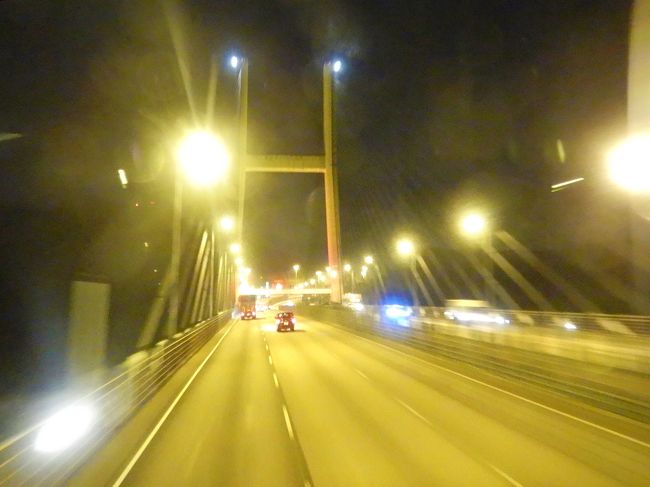 今日も旺角→空港が普段の倍の1時間かかりました。<br />後から知ったのですが、デモで「空港行きバスを占拠しよう」という動きがあったそうで、その影響だったのかも。