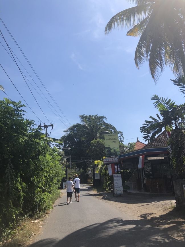 ランチはネットで調べてあったレストランへ。ホテルから歩いて数分。