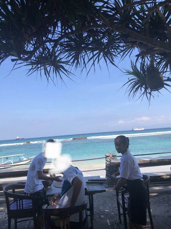 バリ島とは思えない青い海