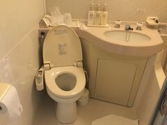 前泊に4000円もかけたくないのでネットで探し、
近畿日本ツーリストから成田U-シティホテルの素泊まりを予約。
