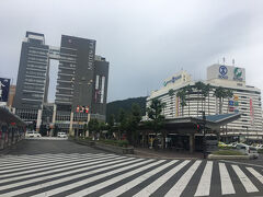 徳島駅前は、意外と栄えていました。
ホテルもたくさんあるし、そごうも大きい！