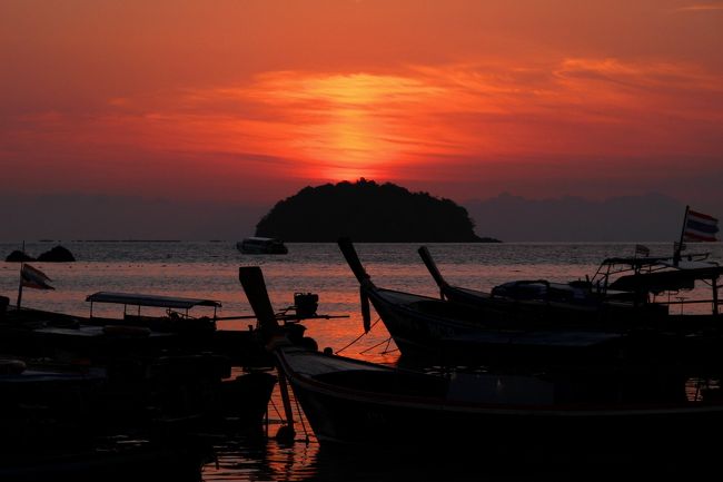 ☆Morning Glow of Sunrise Beach @ Koh Lipe Thai