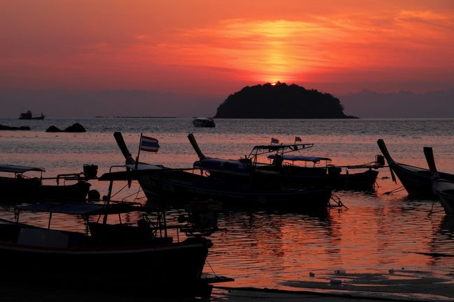 ☆Morning Glow of Sunrise Beach @ Koh Lipe Thai