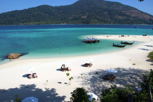 ☆Sandbar View from Mountain Resort @ Koh Lipe Thai<br /><br />朝１０時とは言えハイシーズンの人気スポットなのにこの静けさ、<br />これがリペ島の魅力の一つです。