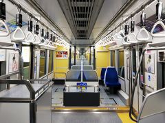 東京モノレールにて「大井競馬場前駅」へ移動☆
始発駅なので、だーれもいない車内を撮ることができる。