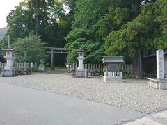 若狭彦神社 

無人でした。