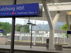 14：55　ミュンヘンを出て最初の停車駅，ザルツブルク中央駅に停車