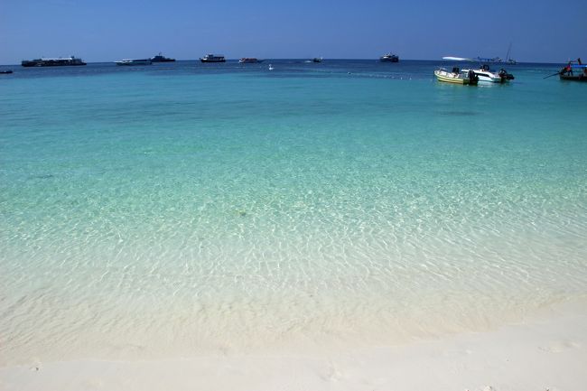 ☆Pattaya Beach Walking @ Koh Lipe Thai<br /><br />◎Varin Resort前辺り<br /><br />満潮の潮止まりは透明度も高くなるのでホント美しいです。