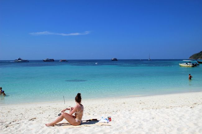 ☆Pattaya Beach Walking @ Koh Lipe Thai<br /><br />◎Varin Resort前辺り<br /><br />モデルがいいから写真も映えます(^^♪。