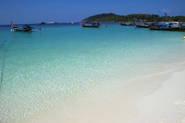 ☆Pattaya Beach Walking @ Koh Lipe Thai<br /><br />◎Art Beach Club前辺り。<br /><br />これで★極楽タイ・最後の楽園リペ島・２０１９・Part 6-①はお終いです。<br />いつも最後までご覧下さりありがとうございます。<br />そしてして『いいね』もありがとうございます。<br /><br />次回はPart6-②はパタヤビーチの続きをご紹介します。<br /><br />では、また。　　J-ryu