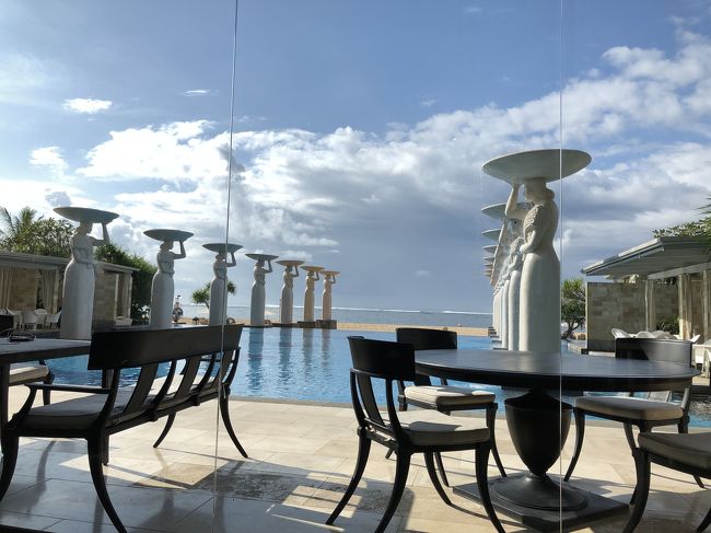 ４日目の朝です。今日もいいお天気です♪楽しみにしていた朝ごはんを食べにThe Loungeへ。ザ・ムリアに宿泊すると、ムリアリゾートとムリアヴィラスのどこでも朝食をいただくことができます。