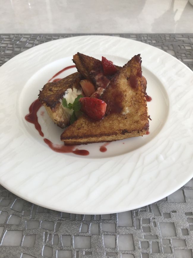 デザートにフレンチトースト♡お腹がいっぱいのはずなのに、まわりがサクッと中はふんわりとろとろで美味しかったのでペロっと食べてしまいました。