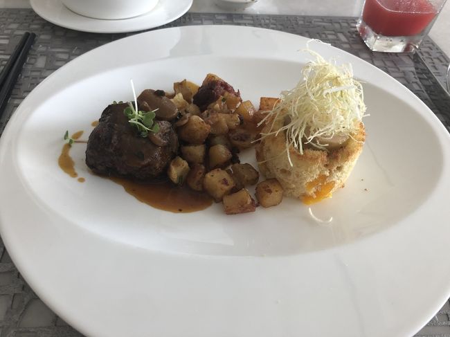 朝からガッツリステーキとフォアグラをいただきます。美味しかったけど、朝からフォアグラは少し重かったです。。