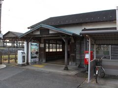 美濃赤坂駅に着きました。
味のある駅舎です。