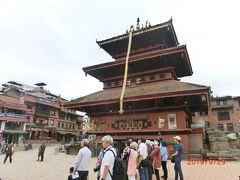 ニャタポラ寺院の左に Bhairavnath Temple バイラヴナート寺院があります。
起源は17Cだが1934年に再建されたので建物は新しいです。
1934年の大地震で倒壊したようです。