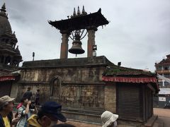 クリシュナ寺院の北側にタレジュの鐘がありました。
大きな鐘です。
王様によって1736年に造られた。
鐘は王様に訴えるときに鳴らされるそうです。