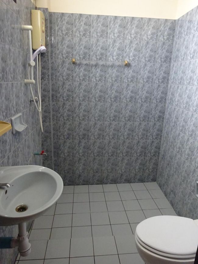 Mac garden resort and restaurant <br /><br />ツインルームのバスルーム