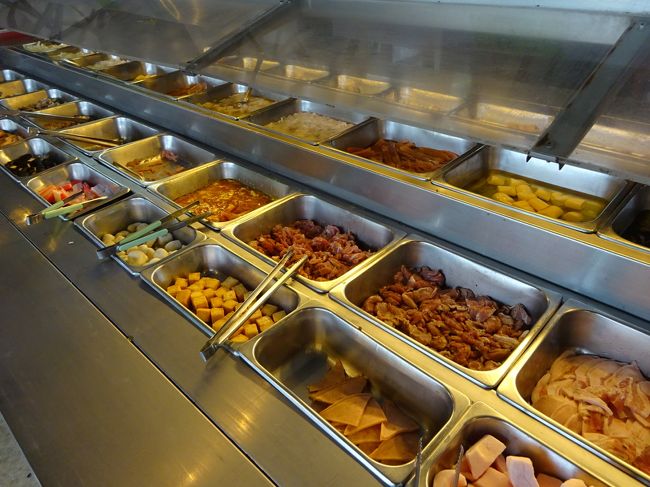 バンペー banphe<br /><br />ムーガタ屋さんmookata <br />具材もまぁまぁな品揃え