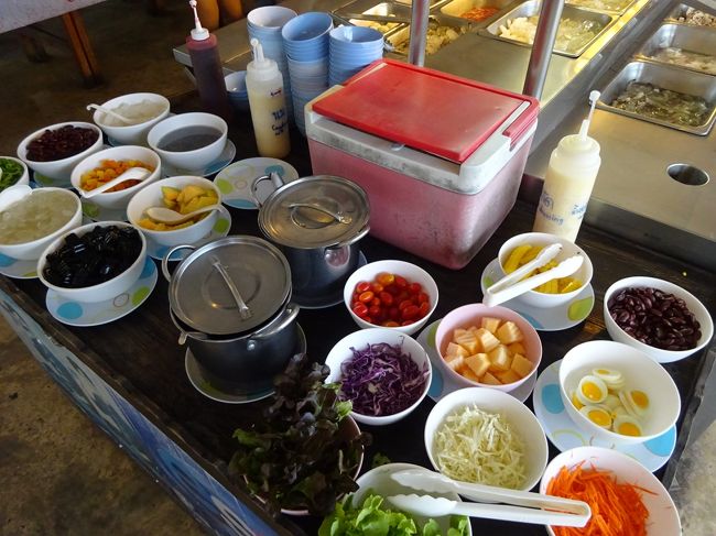 バンペー banphe<br /><br />ムーガタ屋さんmookata <br />サラダコーナー