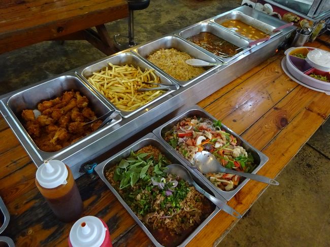 バンペー banphe<br /><br />ムーガタ屋さんmookata <br />副菜もいい感じ。