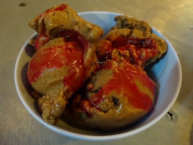 バンペー banphe<br /><br />ムーガタ屋さんmookata <br />安いムーガタ屋さんだとデザートにアイスクリームがない場合が多いけど<br />ここはちゃんとあります。