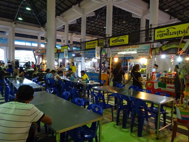 バンペー banphe <br />バンペー市場 Fish market <br /><br />フードコート