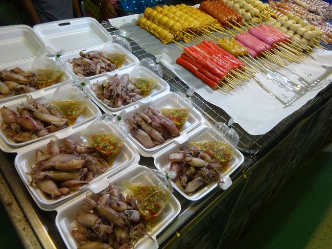 バンペー banphe <br />バンペー市場 Fish market <br /><br />珍しくイカに食指が。<br />テイクアウトしよう。