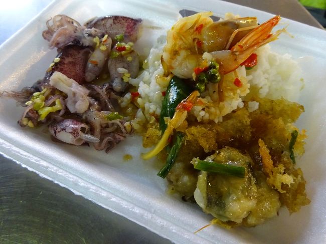 バンペー banphe <br />バンペー市場 Fish market <br /><br />盛り合わせにしてみました。<br />1人分70B<br />