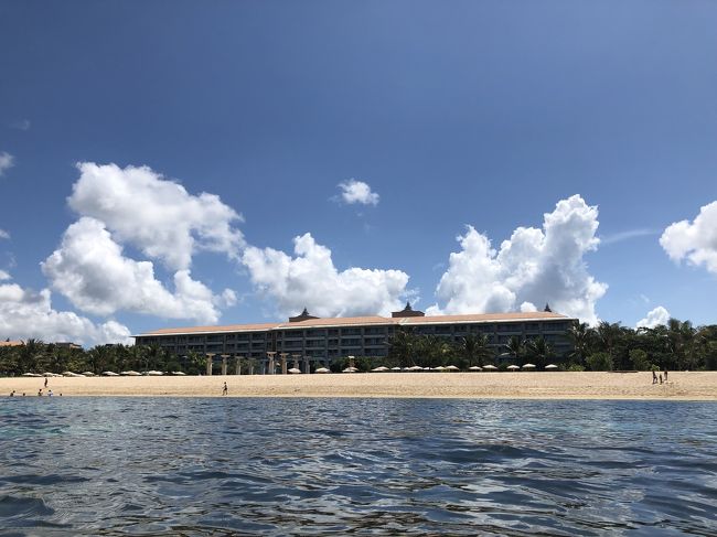 海から見たムリア。敷地がとっても広いので写しきれません。