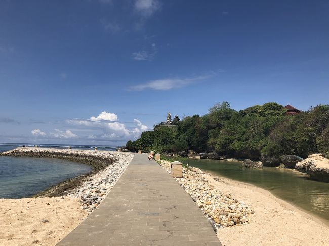 ムリアの端っこまでお散歩♪ホテルの敷地内なので綺麗に道が整備されていますが、人がほとんどいません。