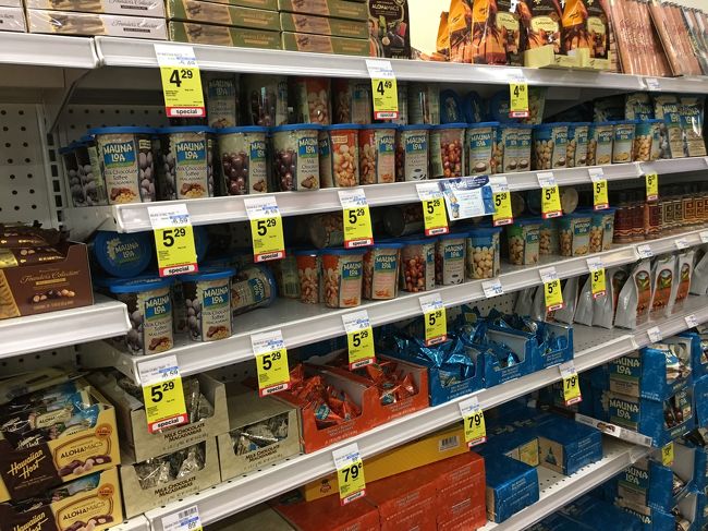 思ったより２階でSale してますね。配り土産にはイイかな。