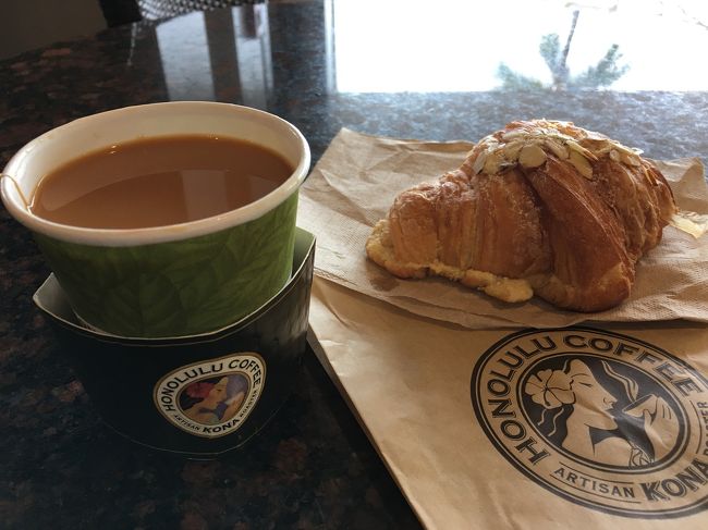 実は、今朝の珈琲タイムに選んだのはホノルルコーヒー。<br />シェラトンワイキキホテルにはキオスク店がある事を思い出したのです。<br />アーモンドクロワッサンは半分をお部屋で温め直したら最高に美味しかったですよ。それにしてもデカイ。