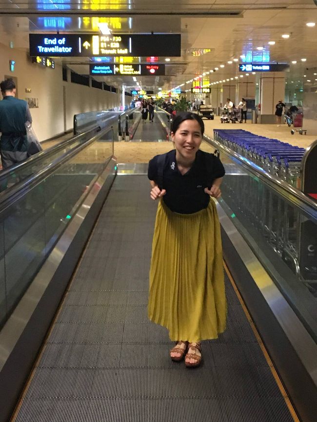 チャンギ空港は、動く歩道が沢山あります。それだけ広いということですね。